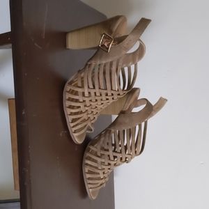 Slingback tan heels
